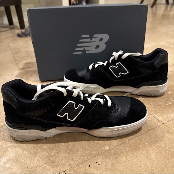 New Balance mens Black and White Sneakers size 9 - Picture 2 of 8